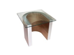 Mesa lateral enchapada en MDF con cubierta de cristal